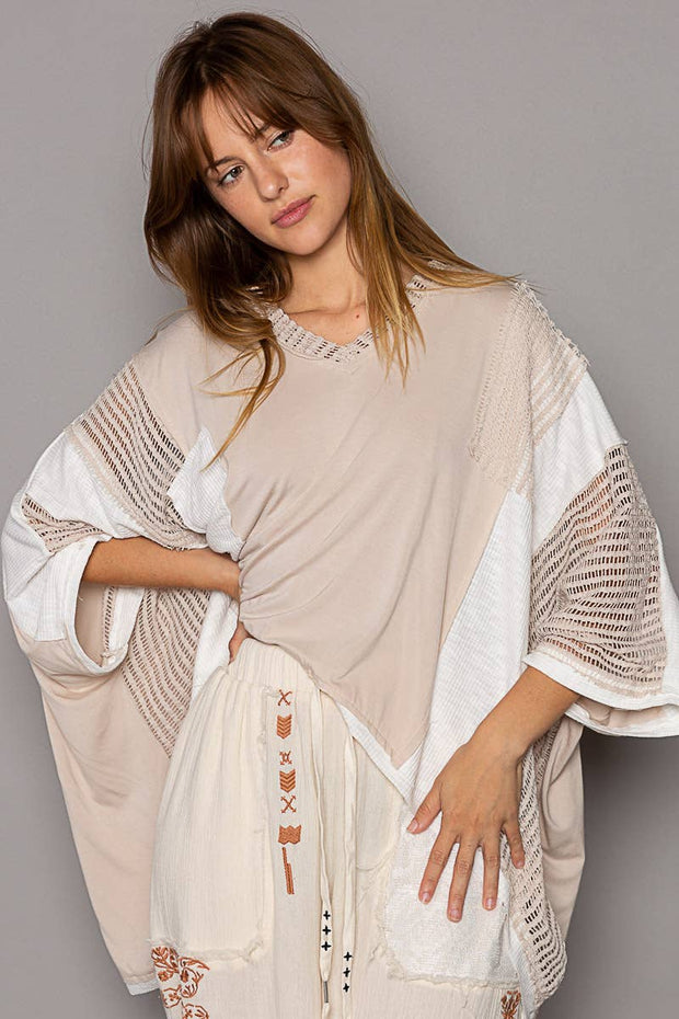 POL “THE SANDY”Oversize high low contrast fabric v-neck 3/4 sleeve top