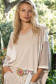 POL “THE SANDY”Oversize high low contrast fabric v-neck 3/4 sleeve top